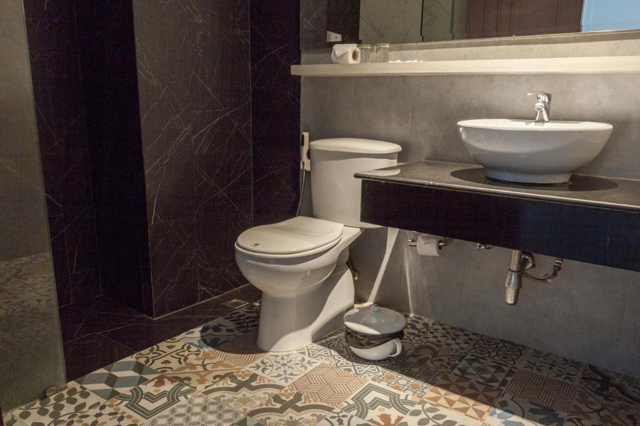 Ang Mor Lao Hotel (Adults Only) Phuket Buitenkant foto