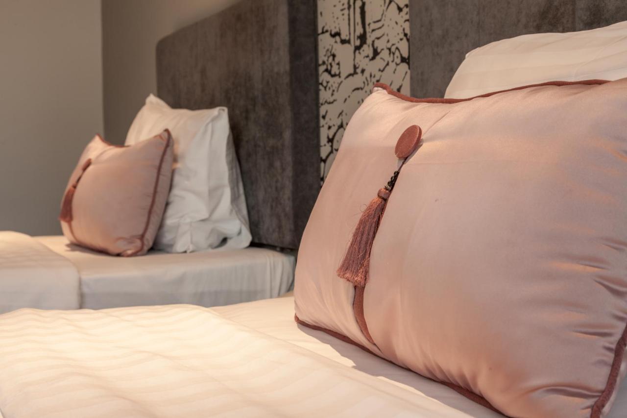 Ang Mor Lao Hotel (Adults Only) Phuket Buitenkant foto