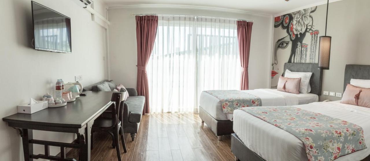 Ang Mor Lao Hotel (Adults Only) Phuket Buitenkant foto